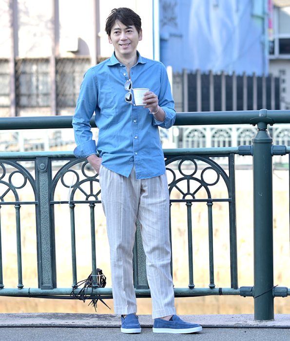 フィナモレ　シャンブレーシャツ　ブル―の着こなし方