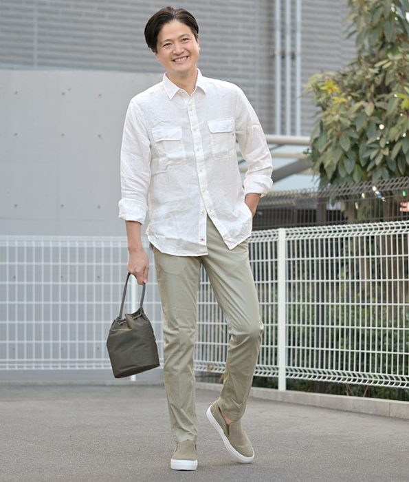 リネンシャツ　ホワイト　爽やかに着る方法