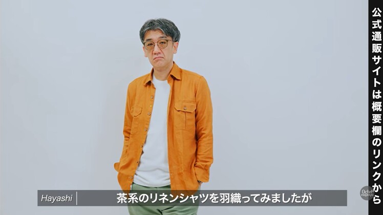 ジャンネット（Giannetto）の茶系リネンシャツを羽織り、サンダルと色を合わせたスタイリング