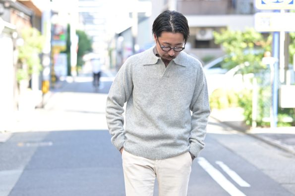 MORGANO（モルガーノ）Vネックニットカーディガンのフロントスタイリング