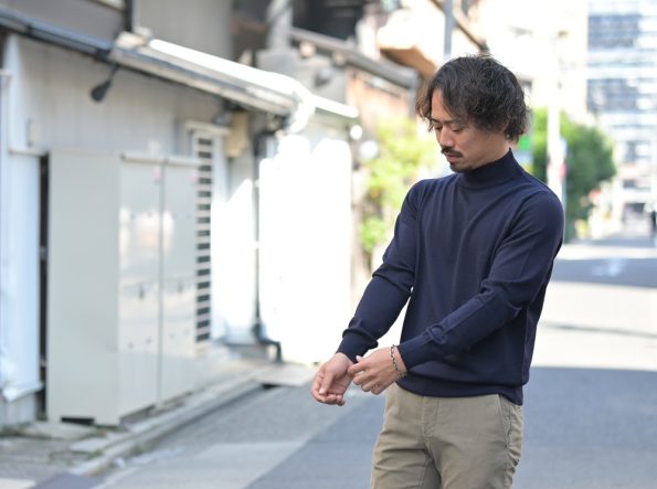 MORGANO(モルガーノ)メリノウール タートルネックニットセーターのスタイリング
