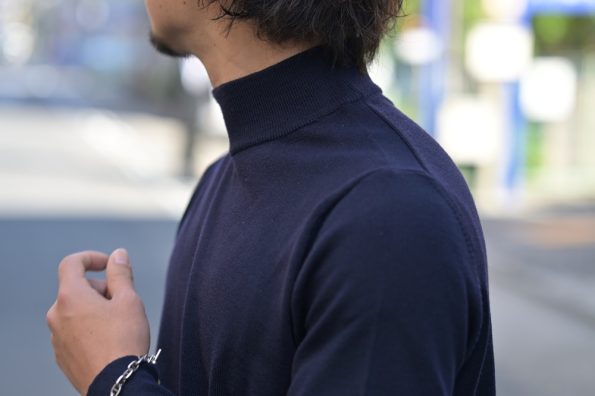 MORGANO(モルガーノ)タートルネックニット バックスタイル・シルエット