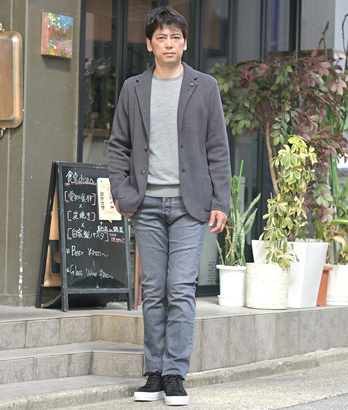 モノトーンで魅せる大人の秋冬スタイル