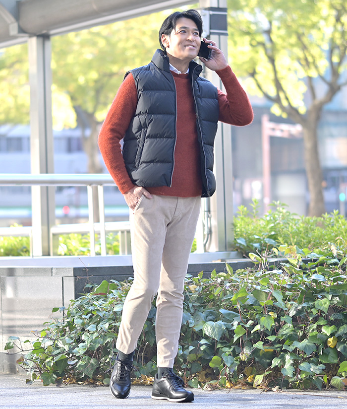 大人の余裕を引き立てる、上品で旬なレイヤードスタイル