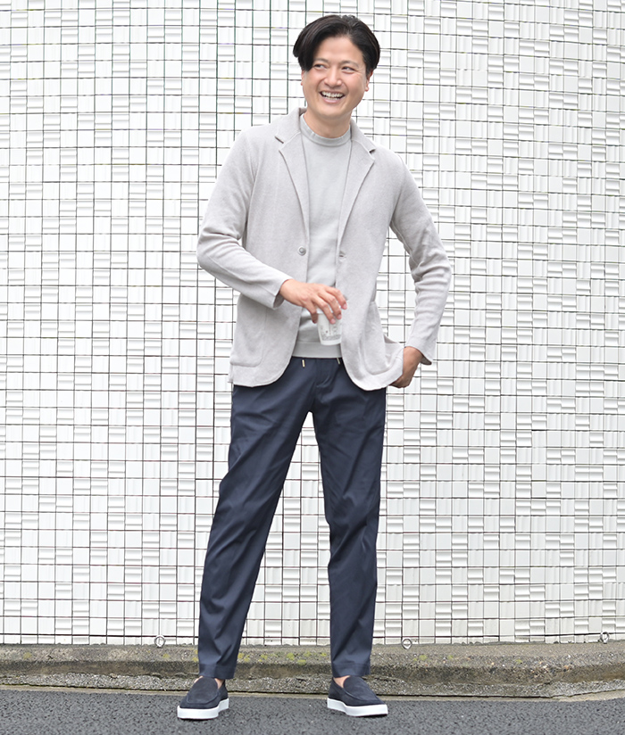 きちんと感とリラックスを両立する男の装い