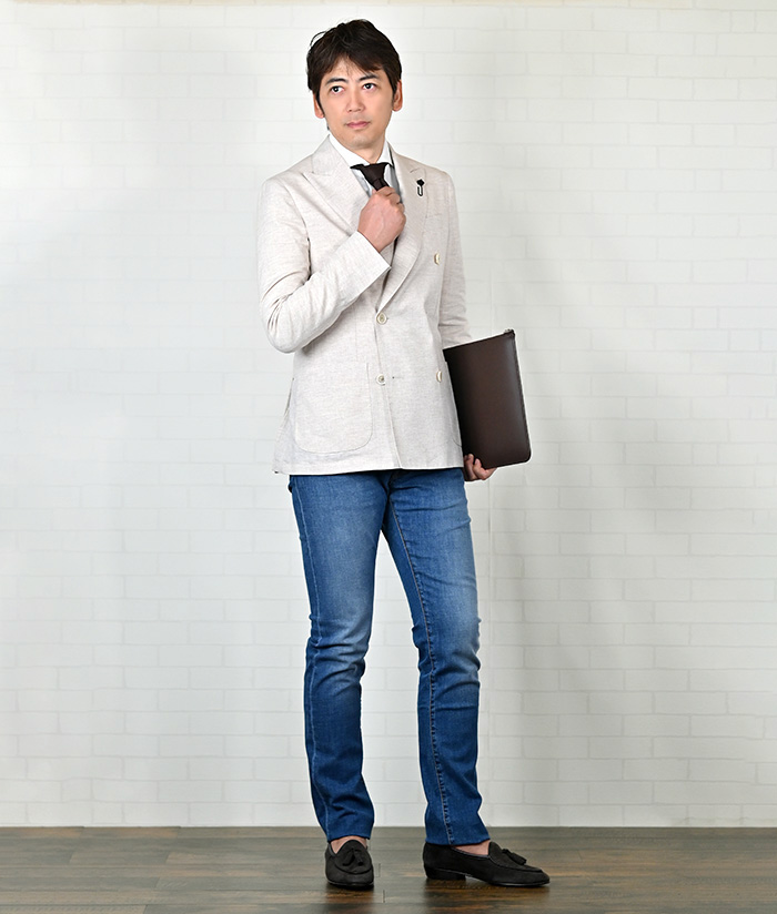 夏のジャケパンは“軽さ”と“色気”が決め手