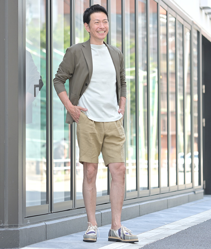 “品格と軽快さの両立。大人の夏のショーツコーデ