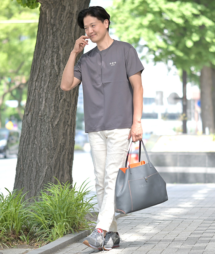 “夏をスマートに楽しむ、大人のTシャツコーデ