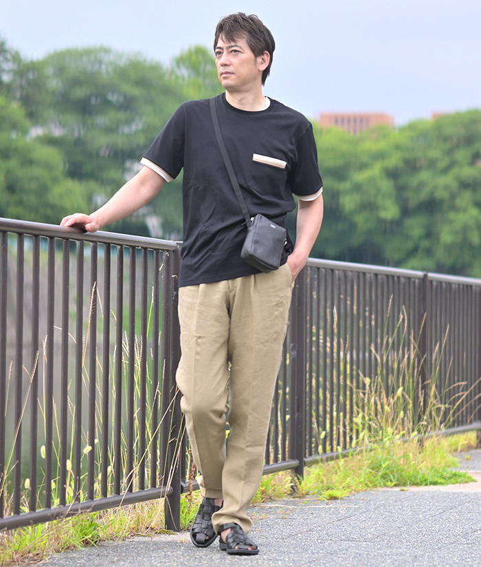 “小技の効いたTシャツで、“ただの黒T”に差をつける