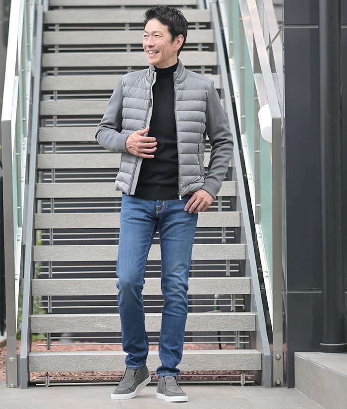 優雅な空気を纏うライトダウンコーデ