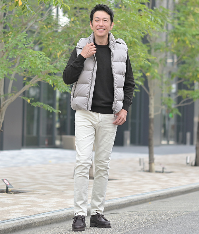 MooRERのベストで格上げする、40代50代の都会派カジュアル