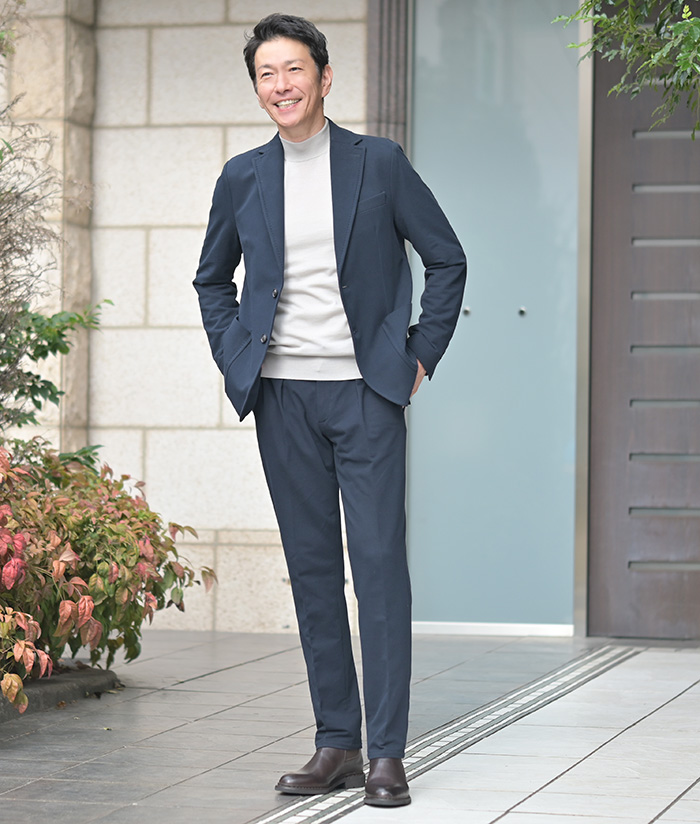 シンプルなのに差がつく、大人のジャケパンコーデ