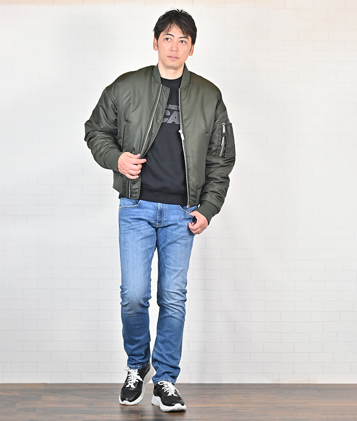 無骨なのに上品。大人のMA-1コーデ