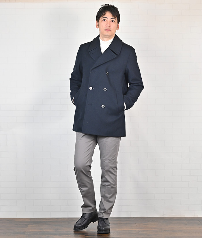 上品さで差をつける、大人のピーコートスタイル