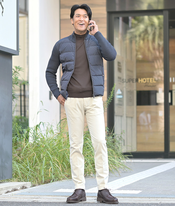 シンプルの中に色気を宿す、大人の3トーンコーデ