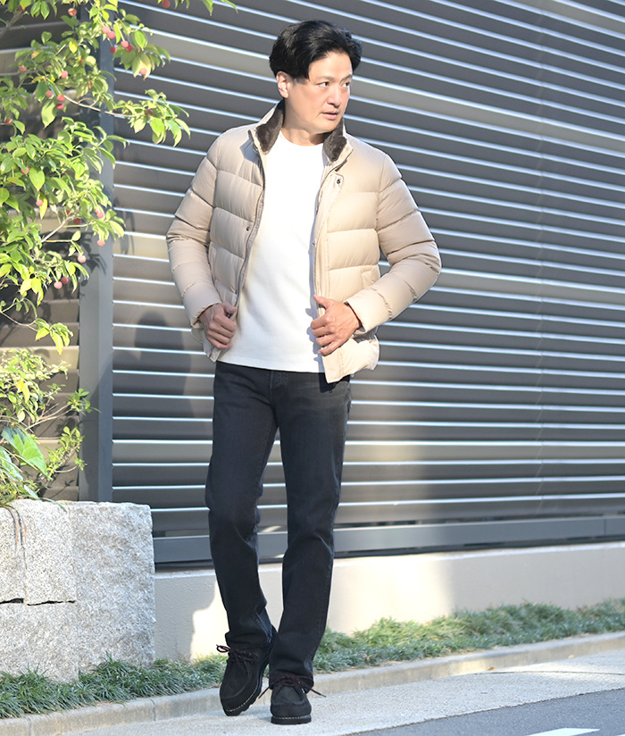 濃い色に頼らない大人の冬コーデ術