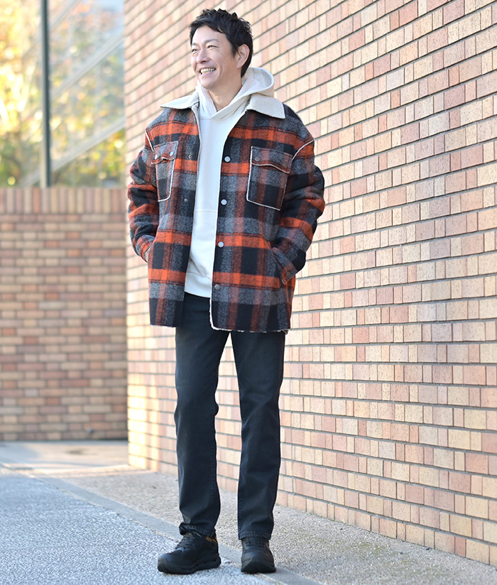 大人が着るべき柄アウターコーデ