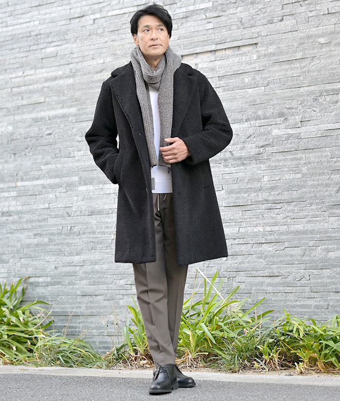 派手さよりも雰囲気で魅せる、ボアコート