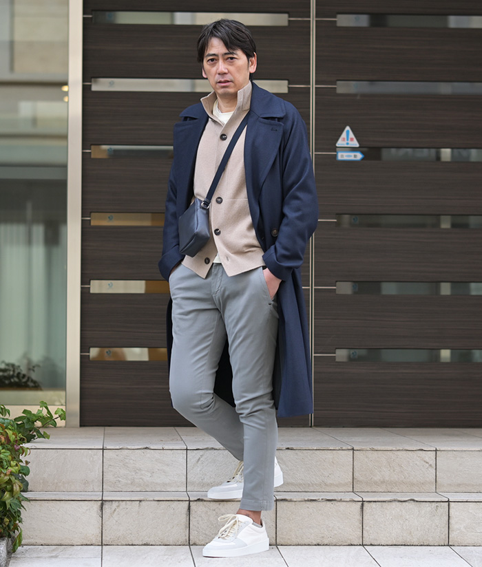 自然と洒落て見せるベルテッドコート