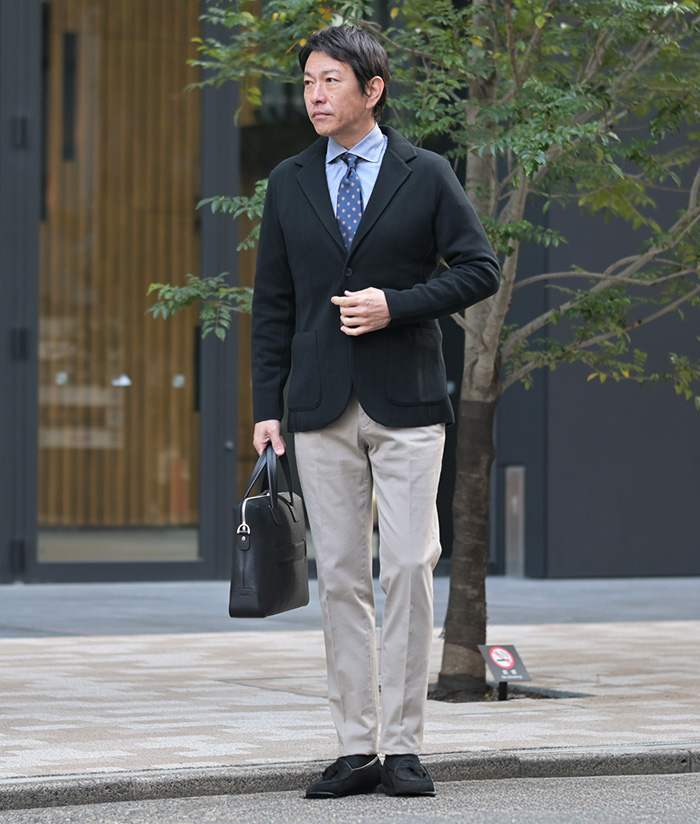 静かに印象を上げるジャケットスタイル