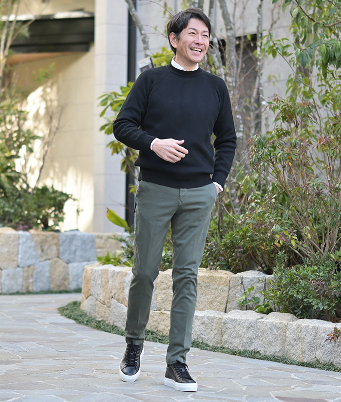 結局いちばん頼れるのは、黒ニット