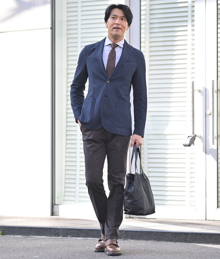 スーツじゃない。でも信頼感は崩さない大人のビジカジ