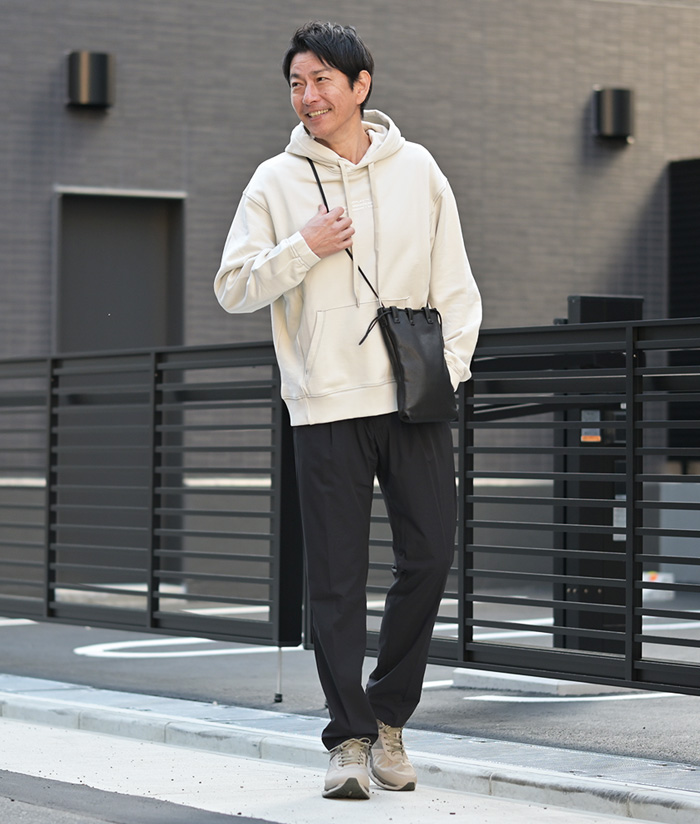 そのまま出かけられる、大人のワンマイルコーデ