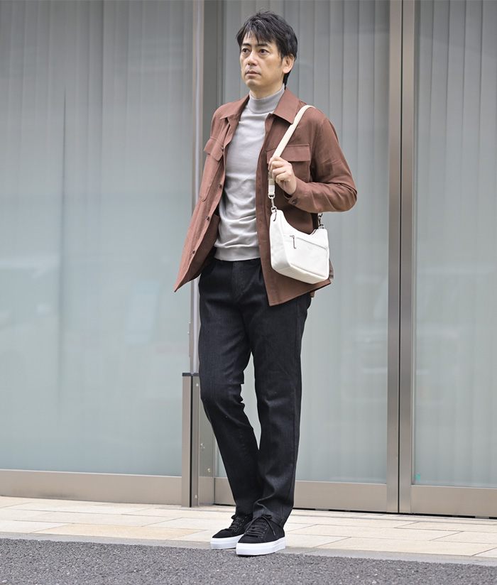 軽やかに整う、大人のネイビージャケットコーデ