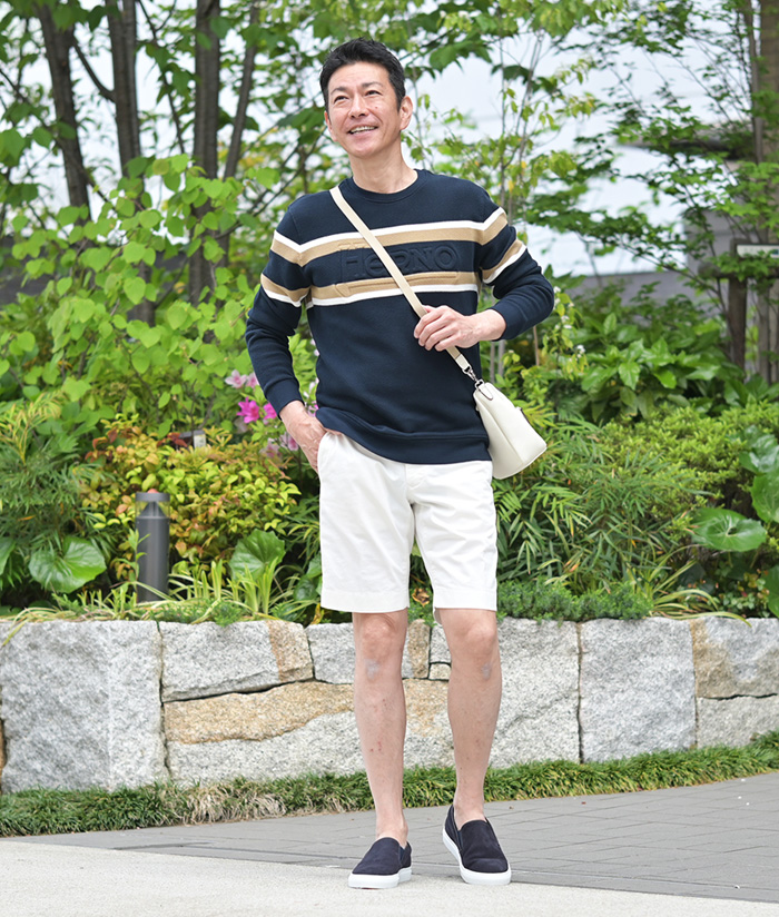 子どもっぽく見せない、大人の夏ショーツコーデ