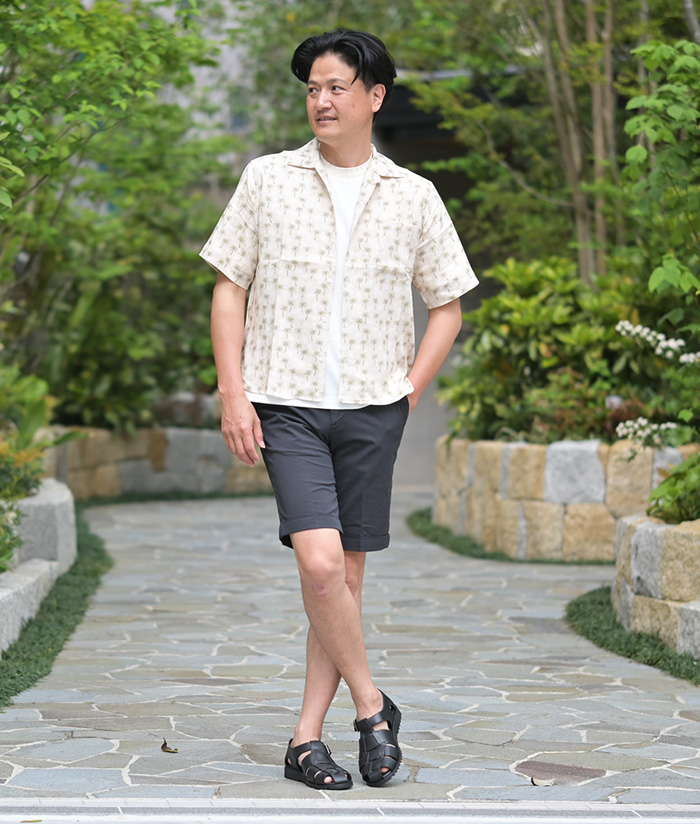 夏に映える、大人の柄シャツスタイル