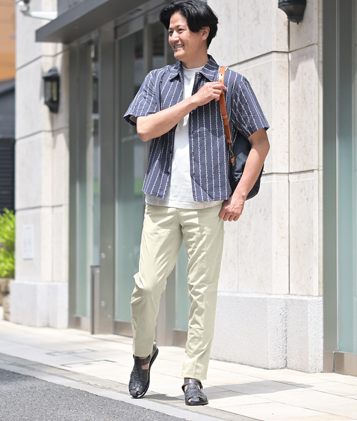 夏にちょうどいい、大人の街歩きコーデ