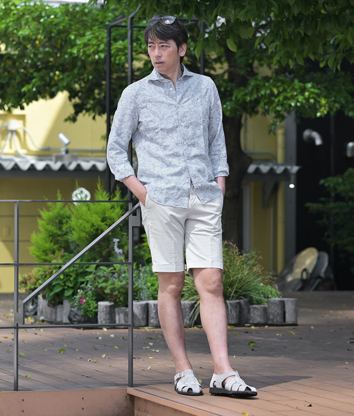柄シャツで魅せる、大人のショーツスタイル