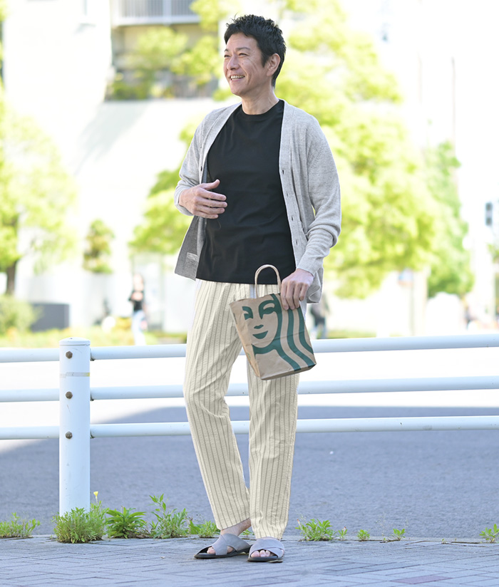 ストライプパンツで差がつく、大人の休日服