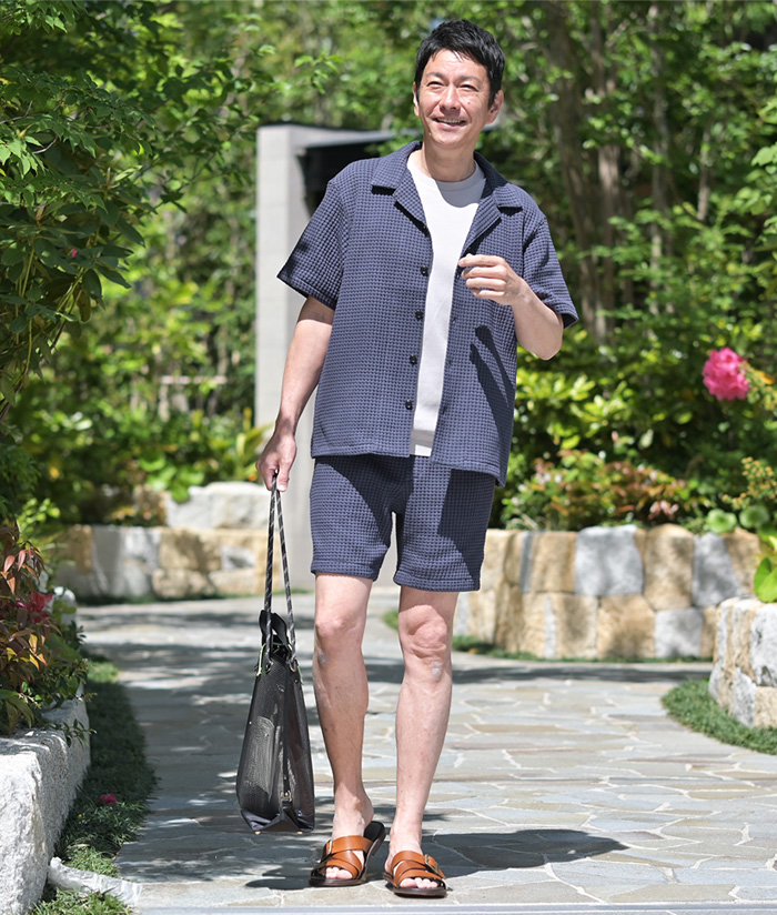 夏を涼しく楽しむ、40代50代のリラックスコーデ