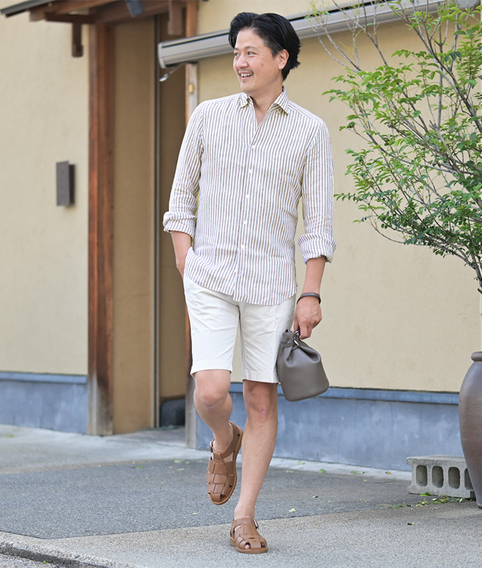 30代、50代必見！リネンシャツ×グルカサンダル