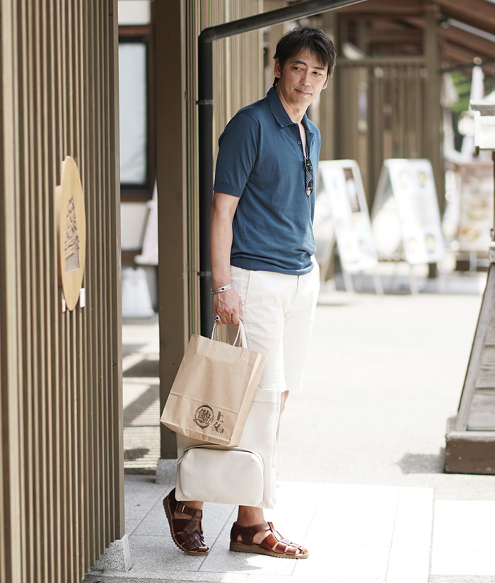 涼やかに差がつく、 大人の夏旅コーデ