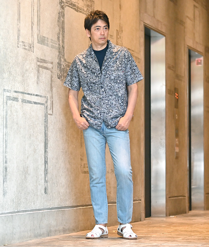 Tシャツ×デニムが激変!イケオジの夏デートを特別にする