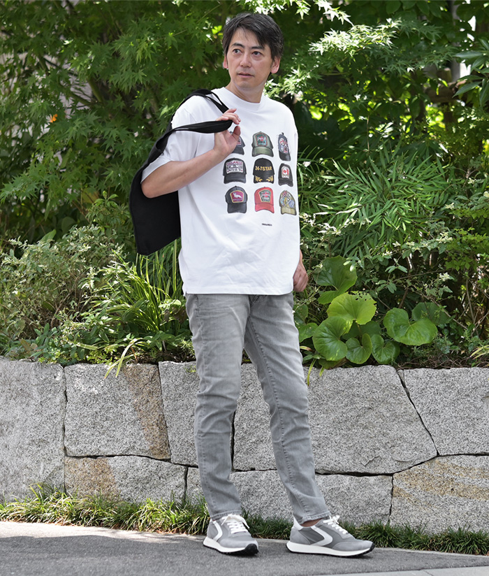プリントTを大人っぽく着こなす夏のカジュアルスタイル