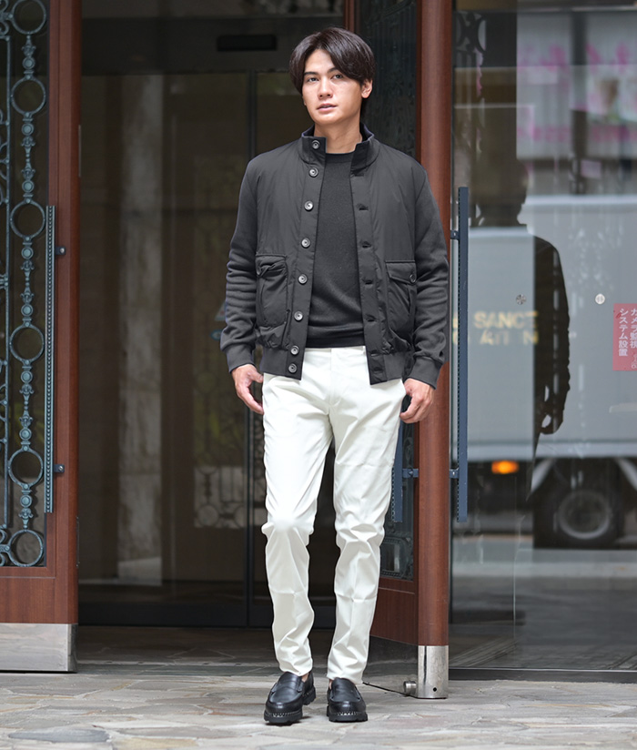 40代50代の秋は、白パンツで軽やかに