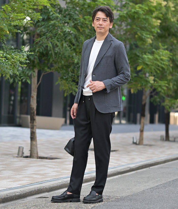 秋のジャケットコーデは、シンプルなくらいが格好いい