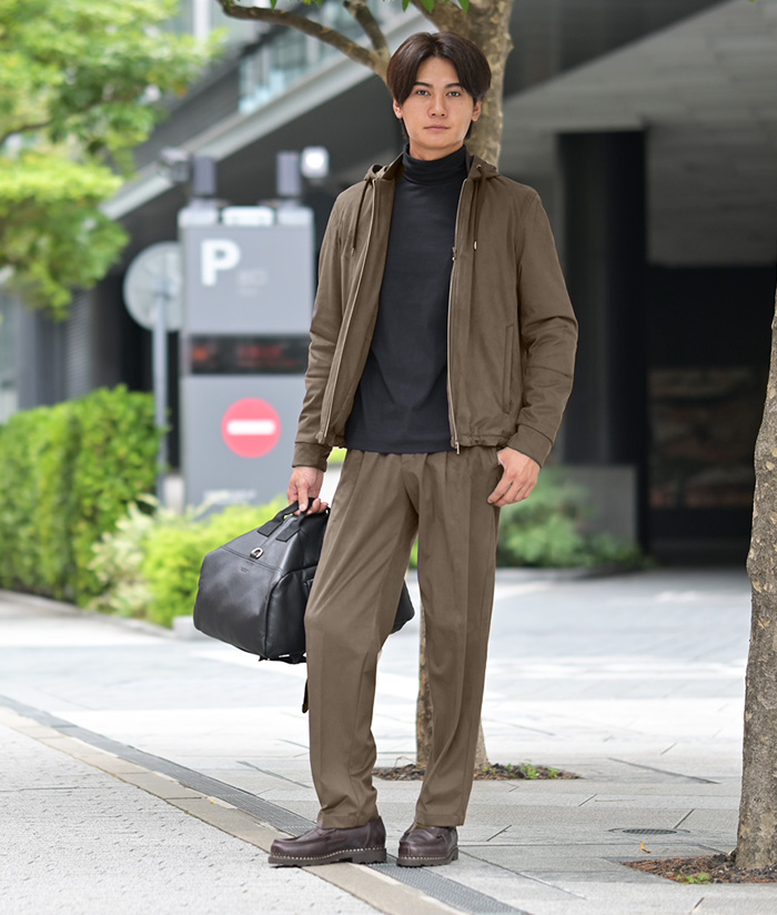 秋の装いは“ブラウン×黒”で品よく締める