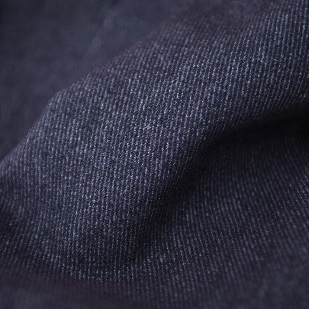 チルコロ　ダブルブレストジャケットの生地アップ　温かみのある織り柄をプリントで表現したスウェット地のイージー仕様