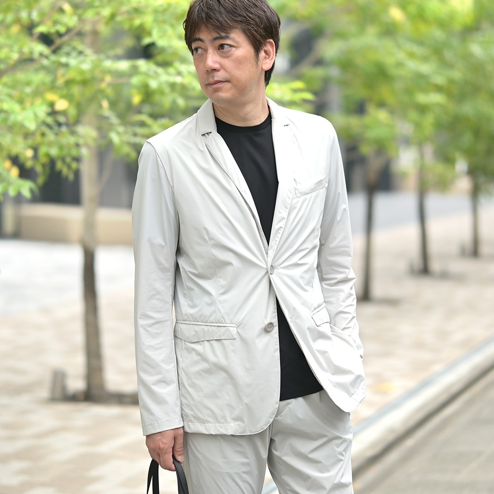 ヘルノ（HERNO）モデル全身コーディネート画像