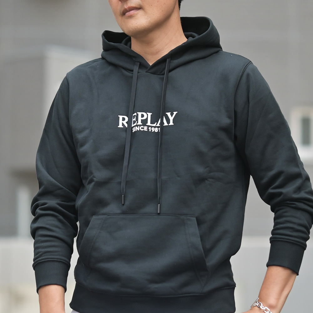 リプレイ　REPLAY　スウェット生地 プルオーバーパーカー　フロント部分のアップ