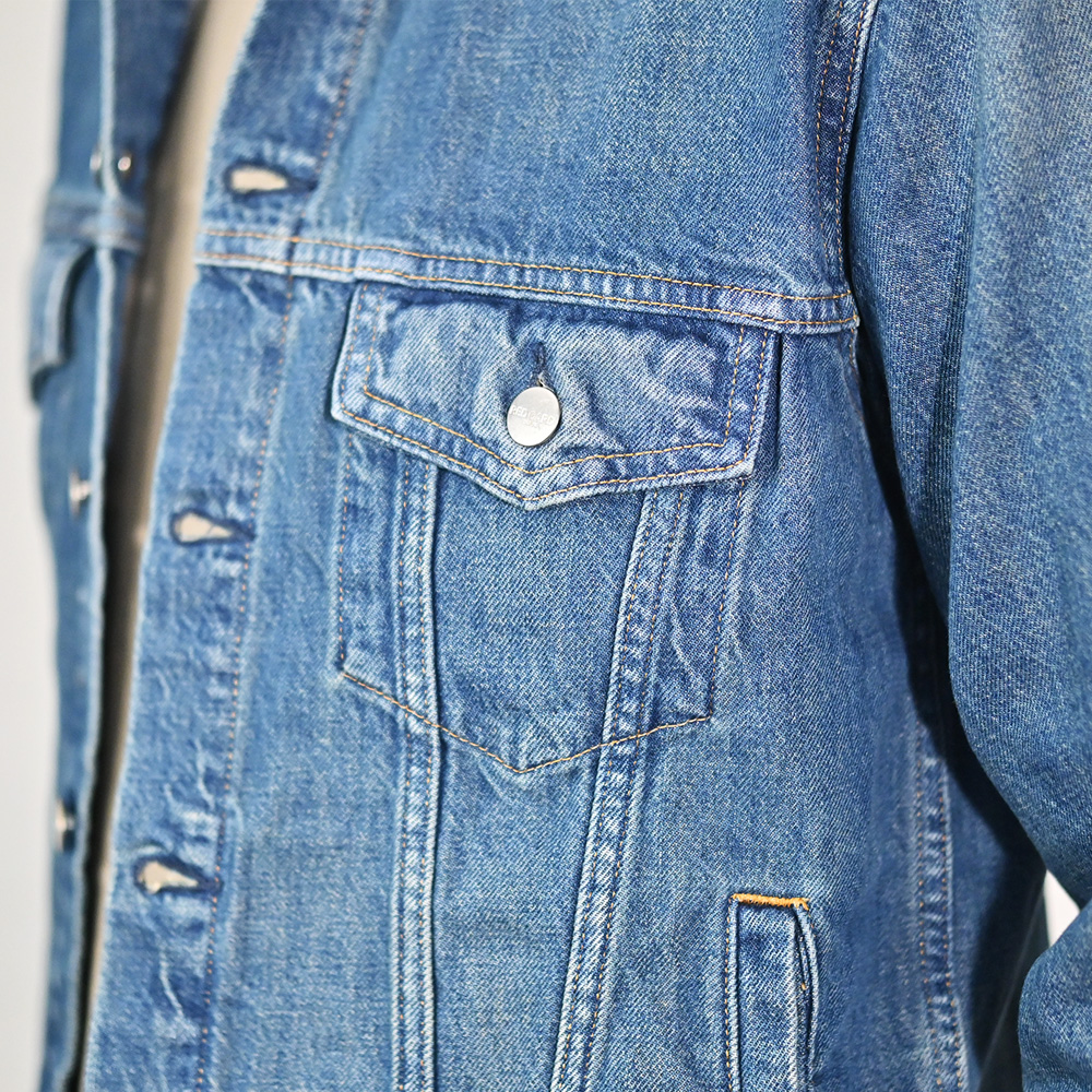 RED CARD（レッドカード）　Trucker Jacket トラッカージャケット　デニム　生地のアップ画像