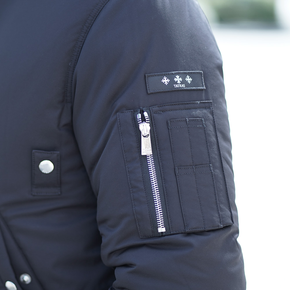 OSODO（オソド）MA-1型 ショート丈ダウンジャケット　腕部分のクローズアップ画像