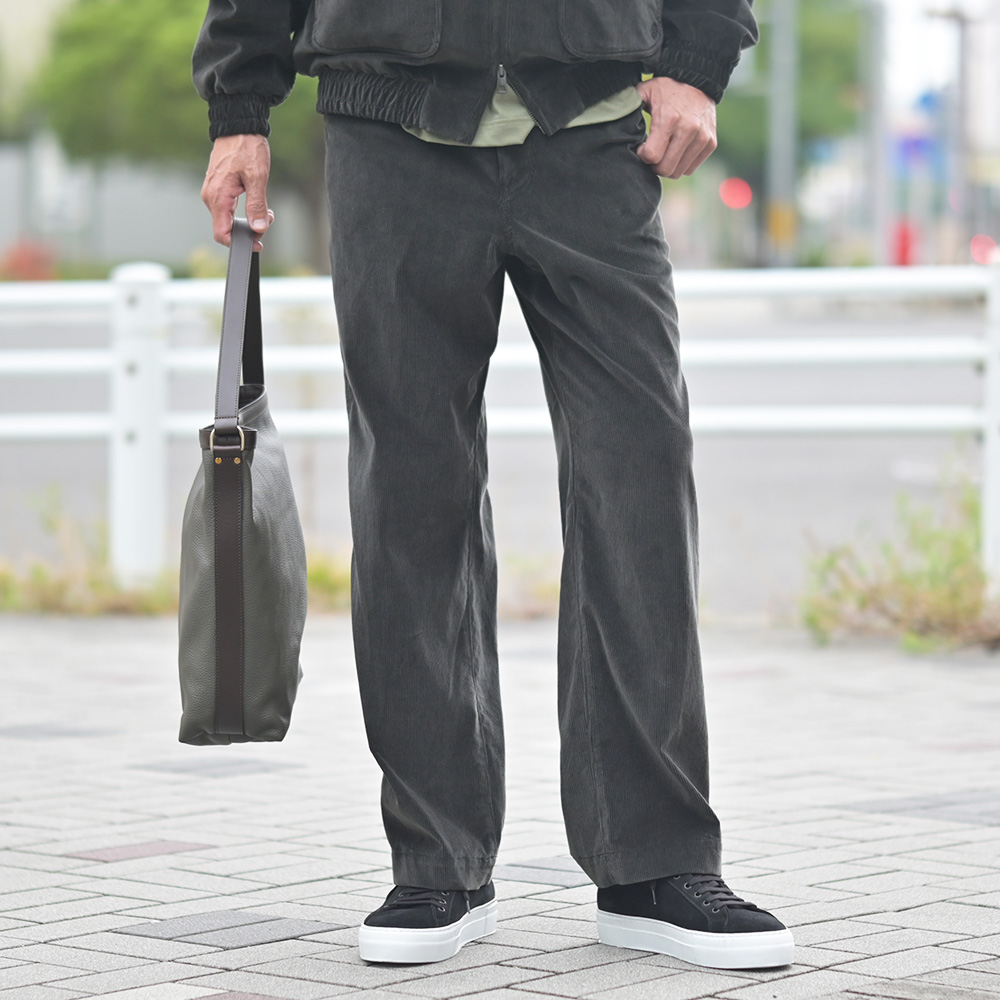 シーグリーン Seagreen モデル着用バストアップ画像　モスステッチニット：カーディガン