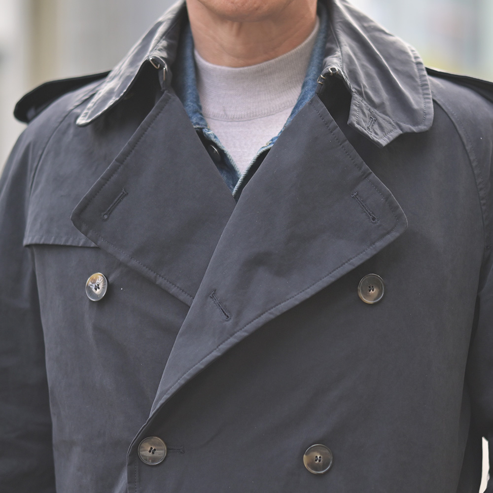 リンペルメアビレ（l'impermeabile）VASCO　ピーチコットン　ロング丈トレンチコート　フロントのアップ