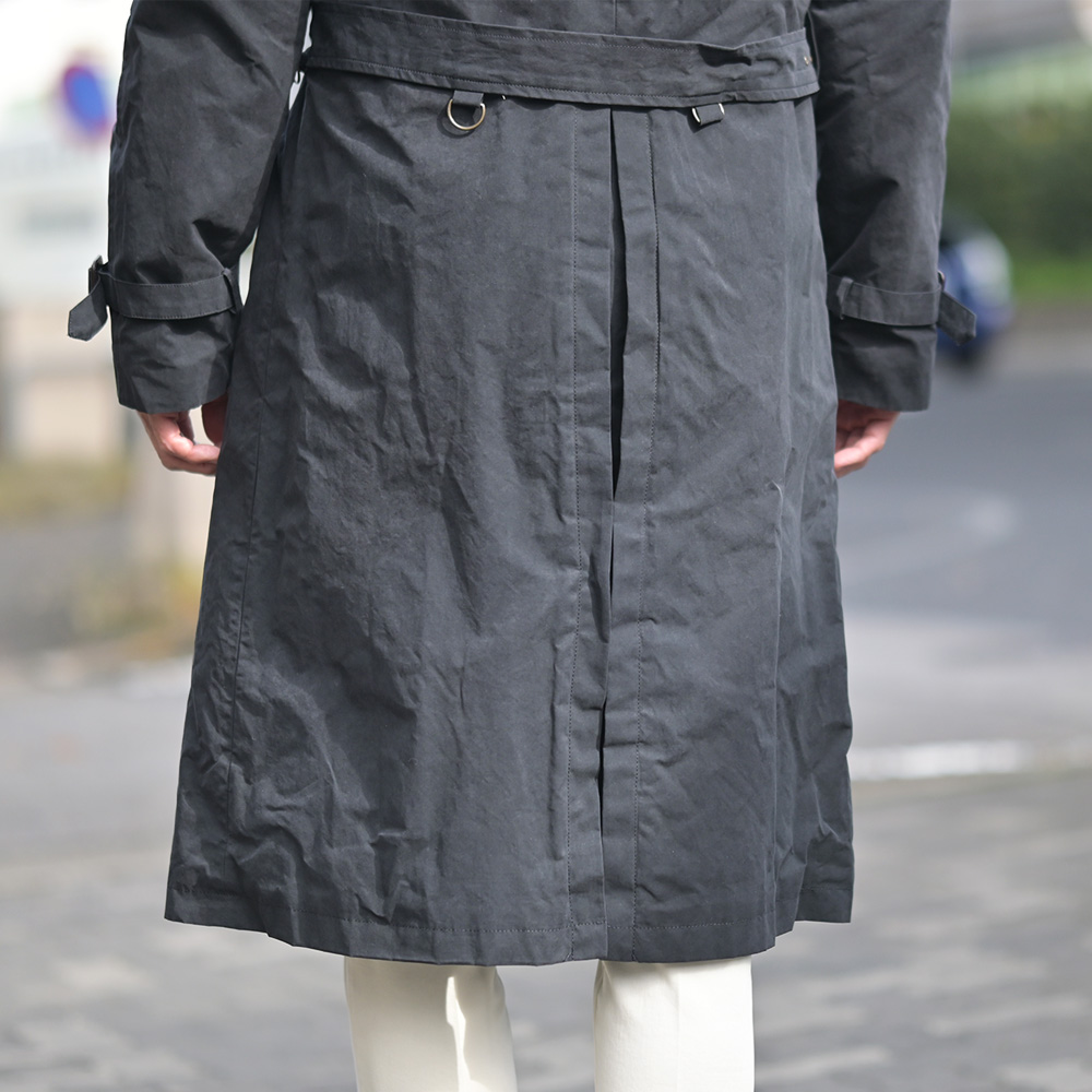 リンペルメアビレ（l'impermeabile）VASCO　ピーチコットン　ロング丈トレンチコート　裾のアップ