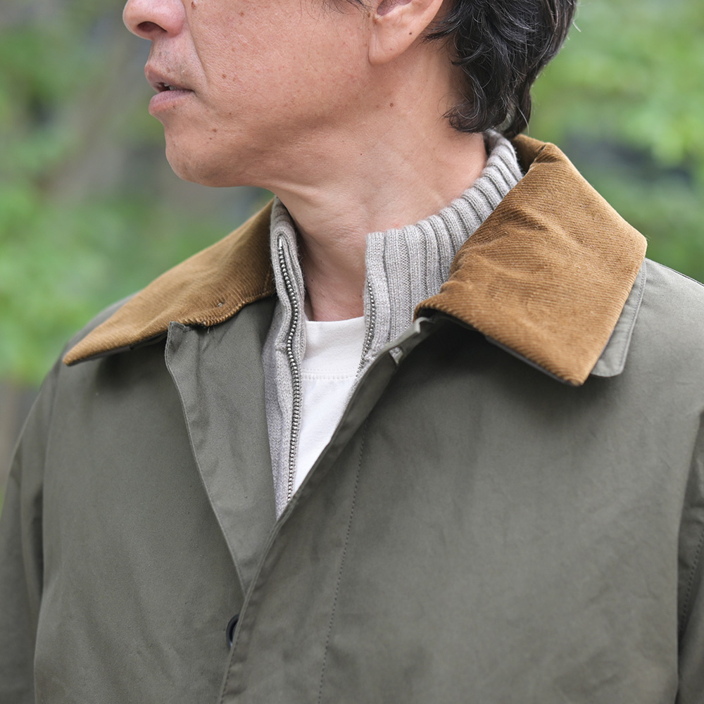 リンペルメアビレ（l'impermeabile）SILVANO　ストロングワックスコットン ステンカラーコート　首元のアップ